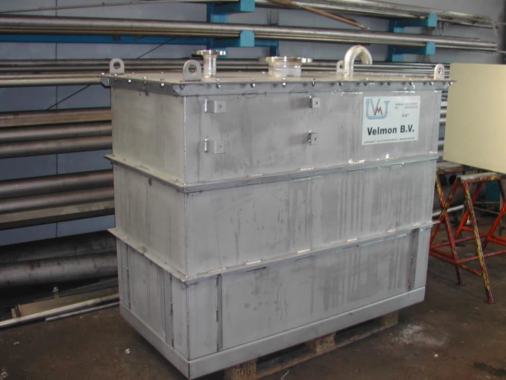 bakken en tanks projecten hier een RVS Tank bij TATA Steel door Velmon mpc 