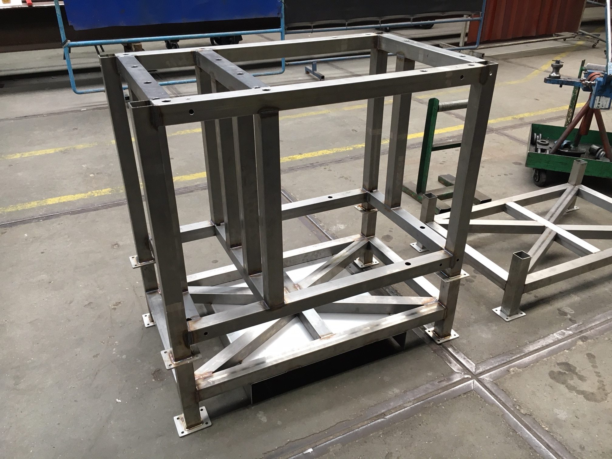 Skid frames RVS voor ERIKS/ASML gemaakt door Velmon MPC